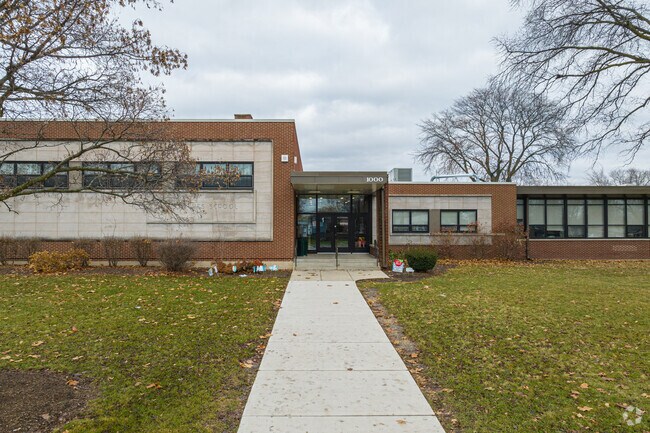 Hermes School offers activities such Art Club, Math & Science Club & Outdoor Adventure Club.