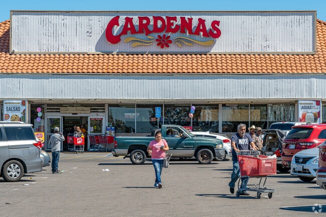 Cardenas in the Heritage neighborhood of San Jacinto, provides fresh groceries and authentic Latin flavors.