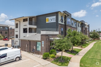 712 S Elm St, Denton, TX 76201