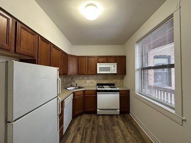 3722 N Sheffield Ave unit M01H, Chicago, IL 60613 - photo 3