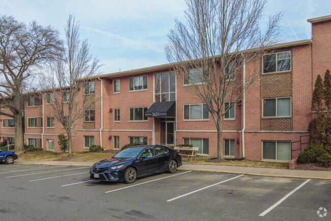 Apartment complexes can be found throughout Bailey's Crossroads.