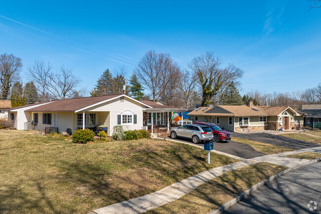 The residential streets of Thornridge are adorned with cozy ranch homes.