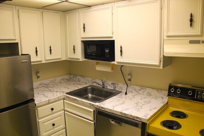 1243 Beacon St unit 7D, Brookline, MA 02446 - photo 5