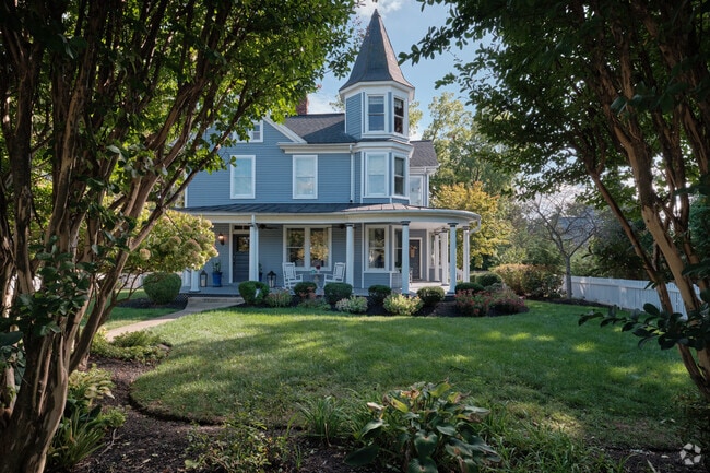Purcellville’s historic district is known for its stunning Queen Anne-style homes.