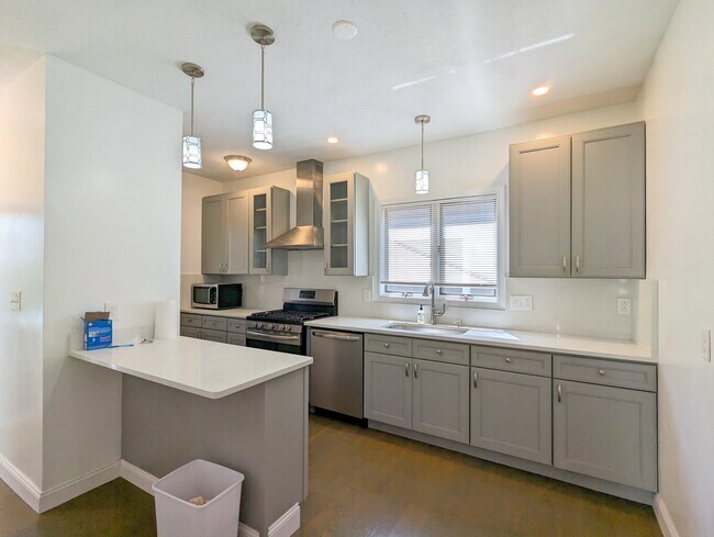 108 W Quincy St unit 108, Somerville, MA 02144 - photo 6