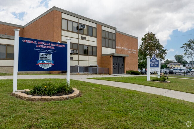 Gen. Douglas MacArthur Senior High School in Levittown has 1,270 students with a ratio of 12:1.