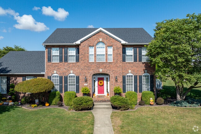 Cresthaven is home to many large estates.