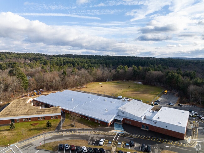 South Londonderry Elementary School in Londonderry, NH serves grades 1-5.