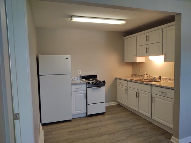 111 Elm St unit Rossford Apartment, Rossford, OH 43460 - photo 4