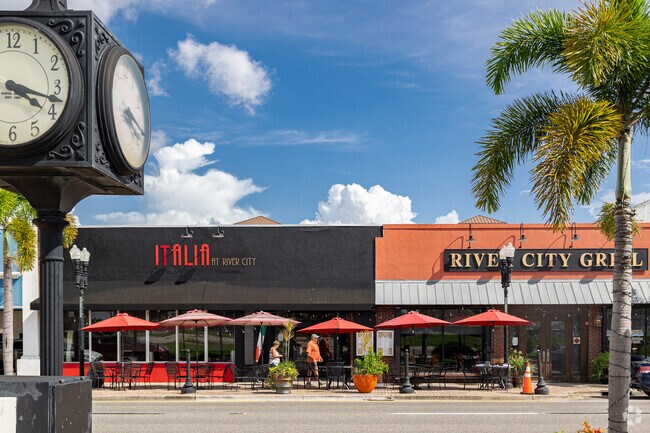 Downtown Punta Gorda near Charlotte Park has a wide variety of popular restaurants.