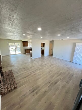 6941 Hanford Ave Unit A - House, Yucca Valley, CA 92284