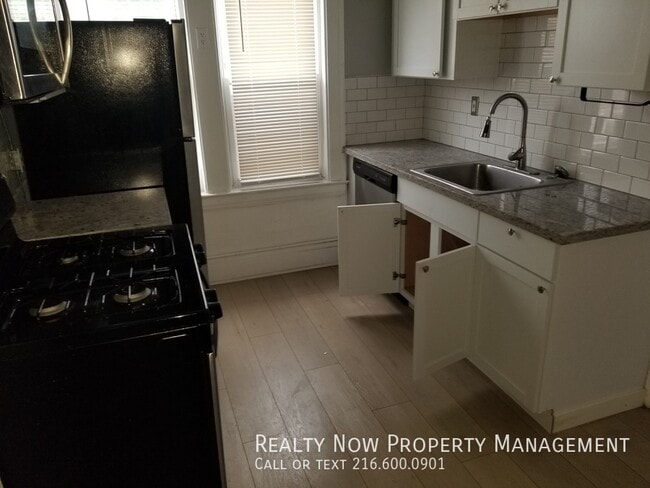 11871 Lake Ave unit 4, Lakewood, OH 44107 - photo 2