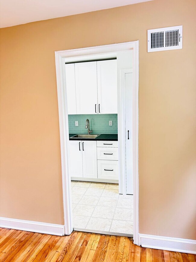 8804 Bradford Rd unit 5, Silver Spring, MD 20901 - photo 4