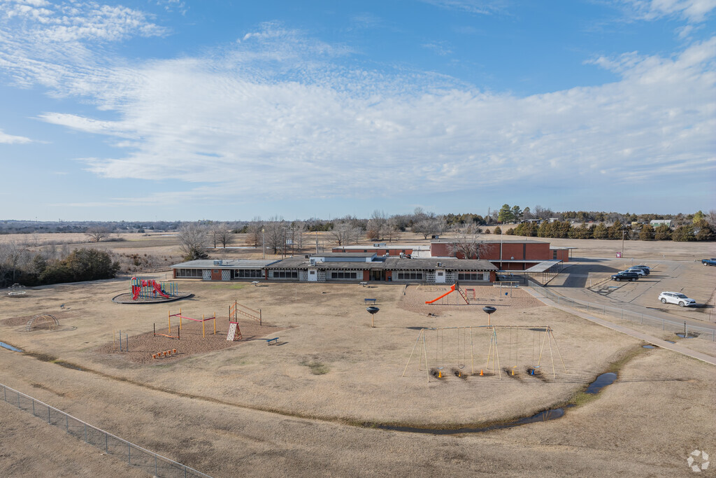 Cushing Lower Elementary provides education in the Cushing area.
