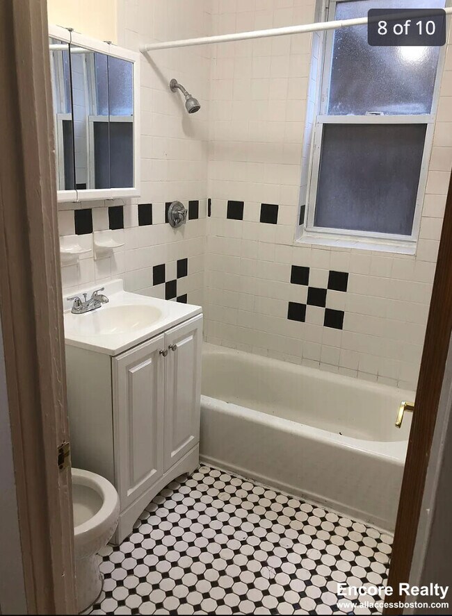 352 Riverway unit 7, Boston, MA 02115 - photo 7