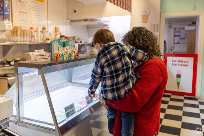 Downtown pairs its dining scene with an eclectic lineup of local specialty shops and artisan boutiques, like Smithfield Ice Cream in Northern Isle of Wight.