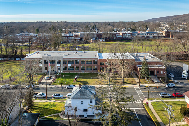 North Plainfield's Stony Brook Elementary School has a student-teacher ratio of 9 to 1.