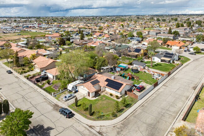 Most of the homes in Potomac Park have moderately sized lots.
