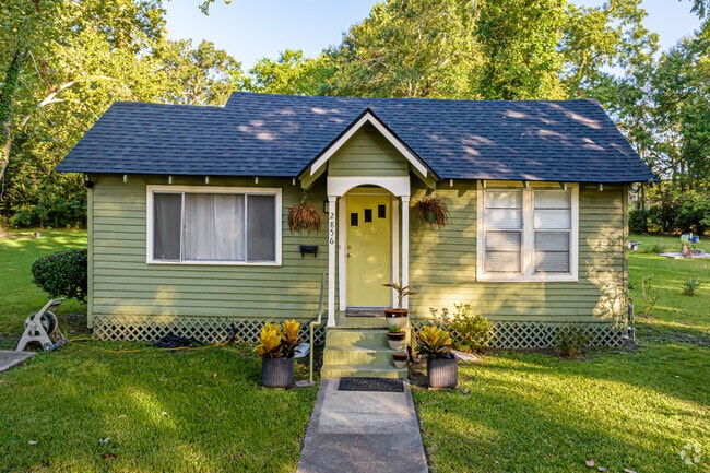 Cottages are popular when looking to move to Highlands/Perkins.
