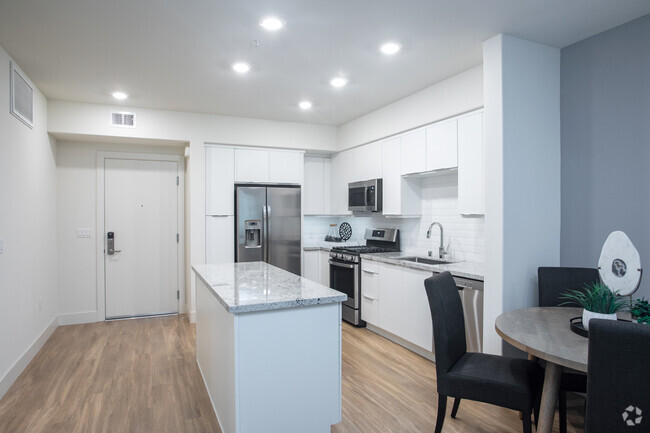1BR, 1BA - 815SF