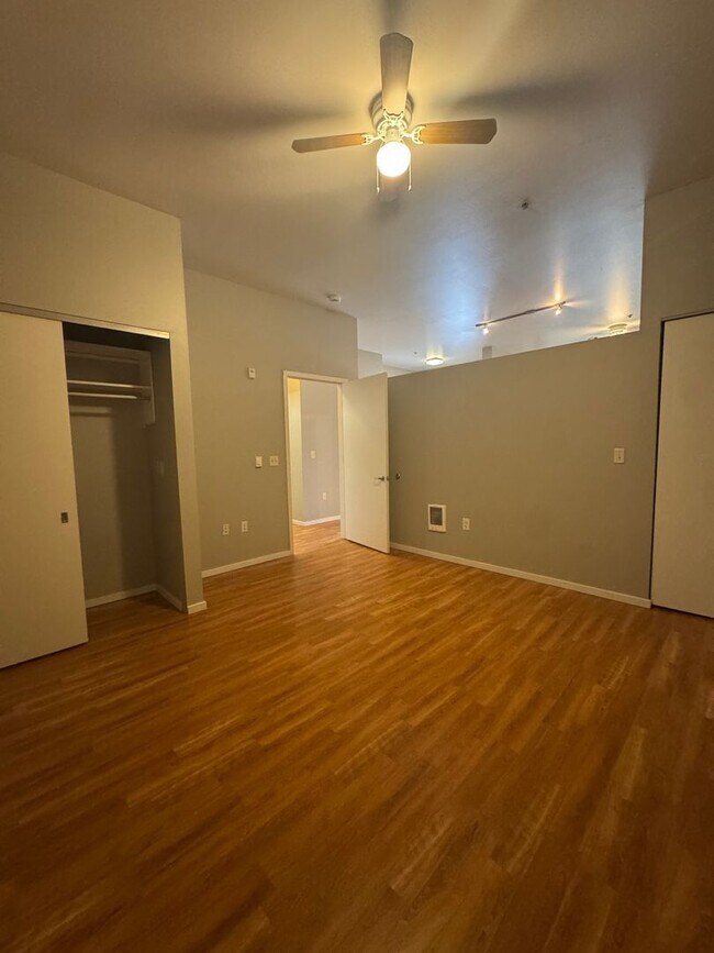 Hawthorne @ Ladd's - 1 & 2 Bedroom Apartment Homes, Portland, OR 97214 - photo 3