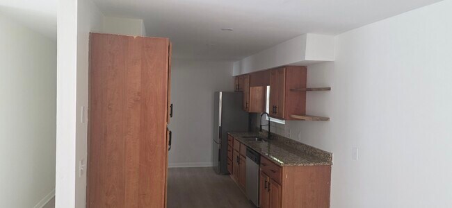 2104 Greenoaks Rd unit Greenoaks Commons, Columbia, SC 29206 - photo 4