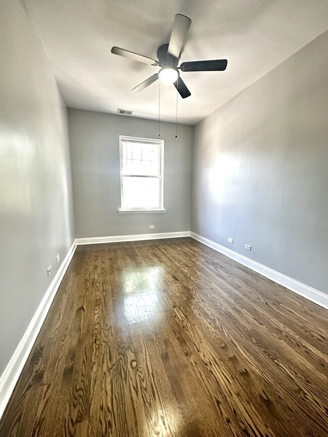 4454 N Sheridan Rd unit 2, Chicago, IL 60640 - photo 3