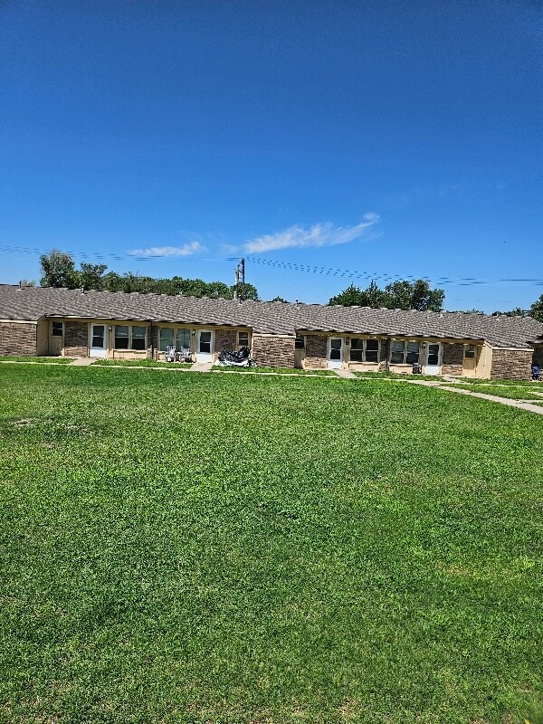 508 N 6th St, Lincoln, KS 67455