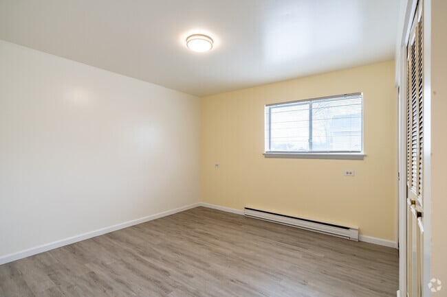 1BR, 1BA - 850SF - Bedroom