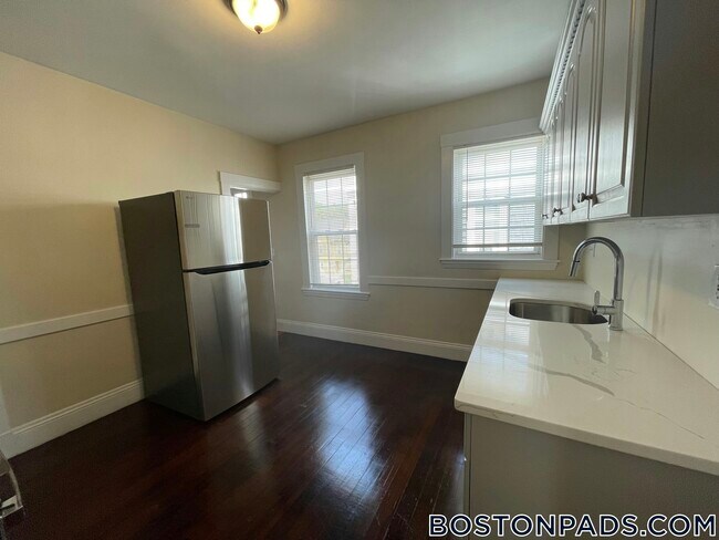 44 Fairbanks St unit 3, Brighton, MA 02135 - photo 4