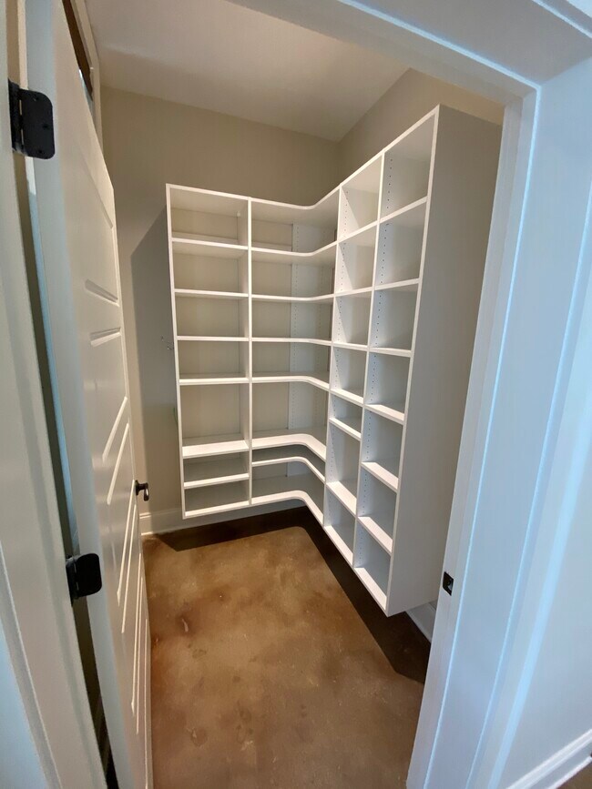 Walk in Pantry