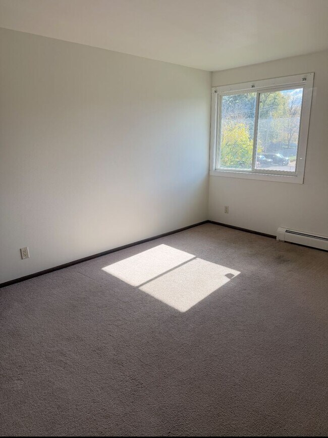 Dale Street Apartments, McFarland, WI 53558 - photo 3