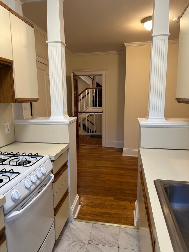 23 Wendell St unit 12, Cambridge, MA 02138 - photo 3