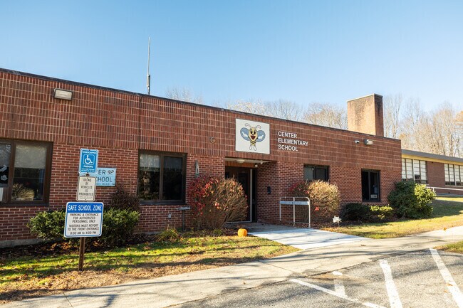 Center Elementary School provides education in the neighborhood of
Willington.