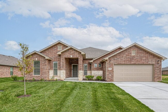 8334 Greentree Dr, Lenexa, KS 66227 - photo 2