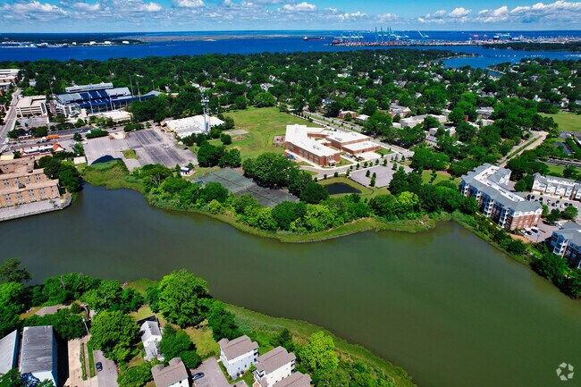 Overview of Larchmont Elementary School and the surrounding neighborhood.