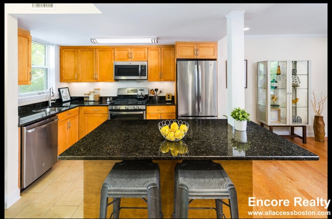 285 Beverly Rd unit 2, Chestnut Hill, MA 02467 - photo 2