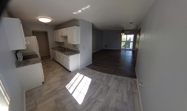 Dining/kitchen