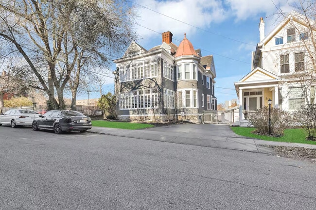 1104 Cross Ln unit 2, Cincinnati, OH 45206 - photo 2