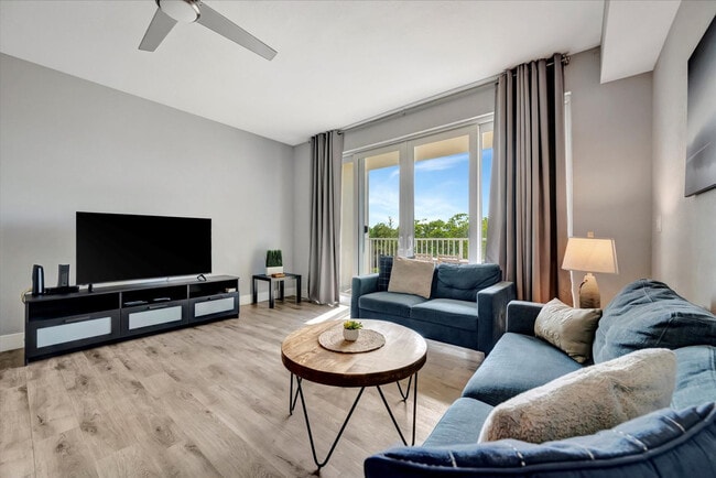 3270 Mangrove Point Dr unit ID1366620P, Ruskin, FL 33570 - photo 2