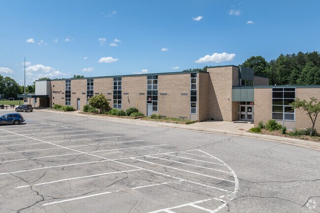 Muir Middle School campus building.