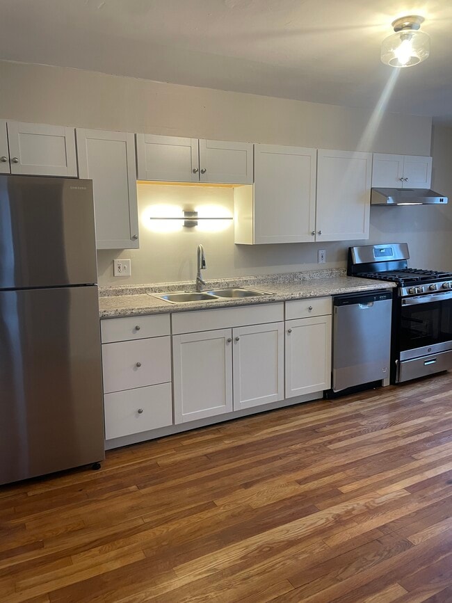 38 Madison St, Newburyport, MA 01950 - photo 2