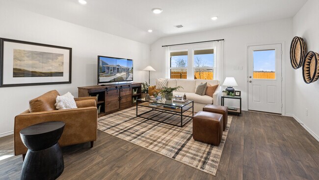 827 Arnold Loop, Uhland, TX 78640 - photo 5