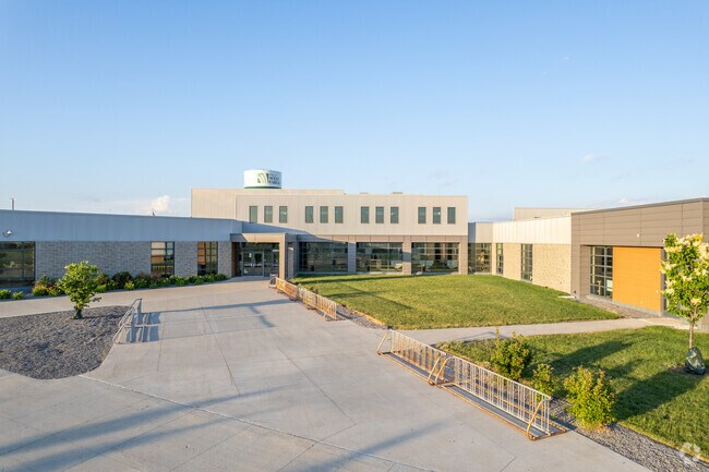 Brooks Harbor Elementary scores a B on Niche.