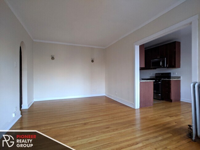 2122 W Ainslie St unit 2100-2E, Chicago, IL 60625 - photo 3