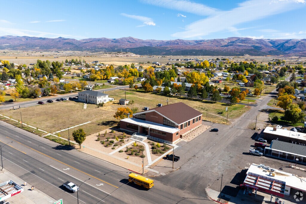 Wasatch Academy serves grades 8-12 and earns an A grade from Niche.