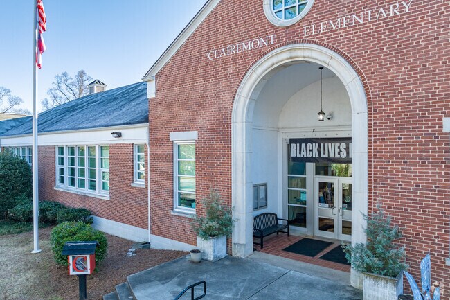 Clairemont Elementary School earns an A grade on Niche.