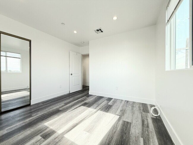 2855 1/2 Cincinnati St unit 3, Los Angeles, CA 90033 - photo 3