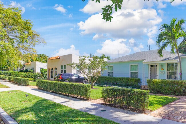 Flamingo Park's active, voluntary neighborhood association offers a well maintained area.