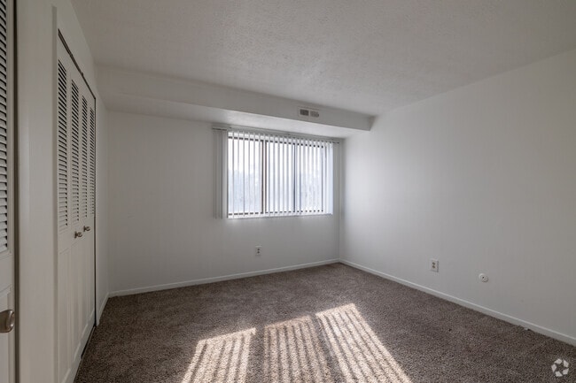 Carlyle Tower Apartments - Southfield, MI, Southfield, MI 48075 - photo 5
